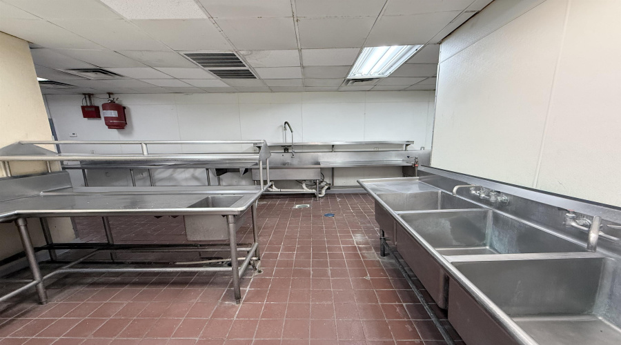 5603 San Dario Ave, Laredo, Texas 78045, 1 Room Rooms,2 BathroomsBathrooms,Commercial retail/office,For Rent,5603 San Dario Ave,20264216