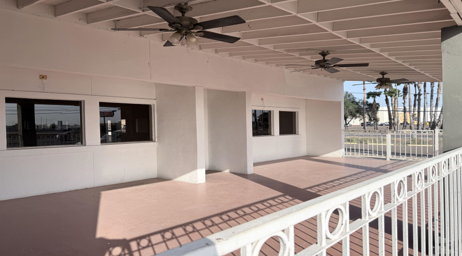 5603 San Dario Ave, Laredo, Texas 78045, 1 Room Rooms,2 BathroomsBathrooms,Commercial retail/office,For Rent,5603 San Dario Ave,20264216
