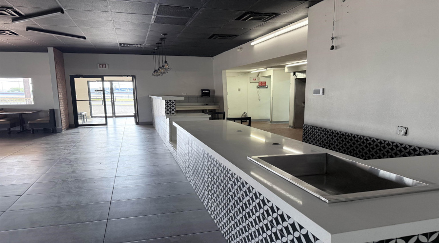 5603 San Dario Ave, Laredo, Texas 78045, 1 Room Rooms,2 BathroomsBathrooms,Commercial retail/office,For Rent,5603 San Dario Ave,20264216