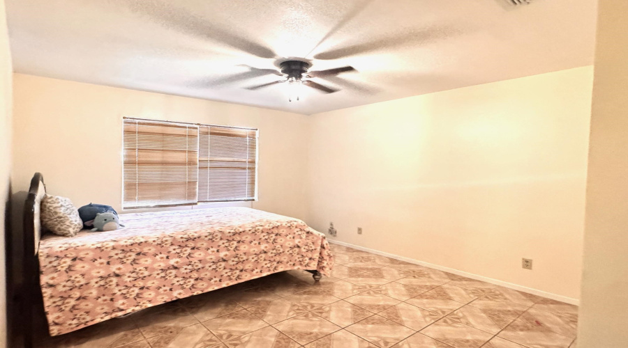 5116 Haynes Ave, LAREDO, Texas 78041, ,Multi-family,For Sale,5116 Haynes Ave,20264213