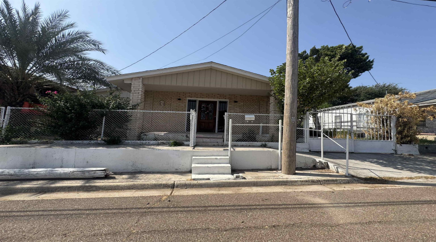 207 Victoria St, Laredo, Texas 78040, 4 Bedrooms Bedrooms, 7 Rooms Rooms,2 BathroomsBathrooms,Residential,For Sale,207 Victoria St,20264214