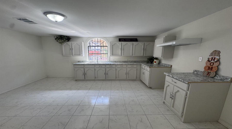 207 Victoria St, Laredo, Texas 78040, 4 Bedrooms Bedrooms, 7 Rooms Rooms,2 BathroomsBathrooms,Residential,For Sale,207 Victoria St,20264214