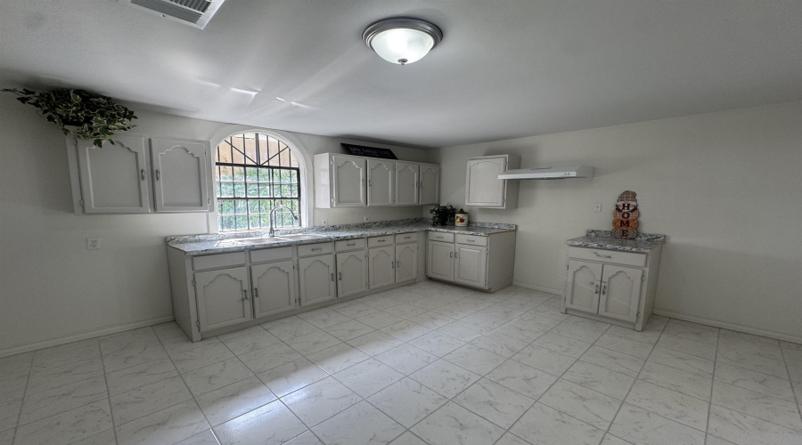 207 Victoria St, Laredo, Texas 78040, 4 Bedrooms Bedrooms, 7 Rooms Rooms,2 BathroomsBathrooms,Residential,For Sale,207 Victoria St,20264214