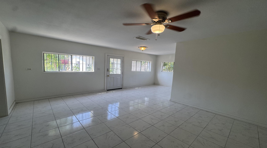 207 Victoria St, Laredo, Texas 78040, 4 Bedrooms Bedrooms, 7 Rooms Rooms,2 BathroomsBathrooms,Residential,For Sale,207 Victoria St,20264214