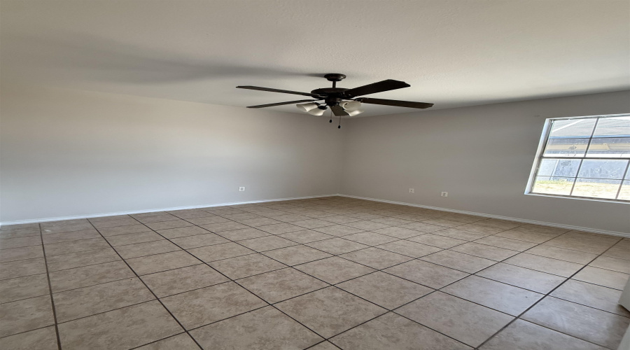 227 Girasol Ct, Laredo, Texas 78043, 3 Bedrooms Bedrooms, 5 Rooms Rooms,2 BathroomsBathrooms,Residential,For Rent,227 Girasol Ct,20264217