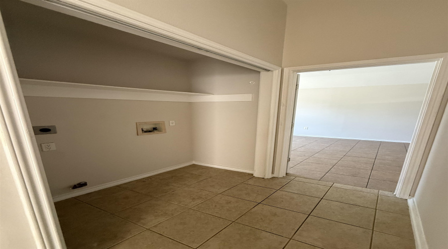 227 Girasol Ct, Laredo, Texas 78043, 3 Bedrooms Bedrooms, 5 Rooms Rooms,2 BathroomsBathrooms,Residential,For Rent,227 Girasol Ct,20264217