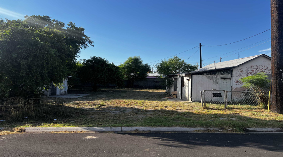 1819 Alamo St, Laredo, Texas 78040, ,Residential,For Sale,1819 Alamo St,20264219