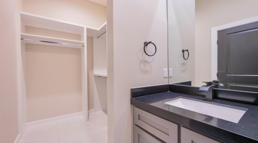 5008 Luna Grande Lp., Laredo, Texas 78046, 3 Bedrooms Bedrooms, 5 Rooms Rooms,2 BathroomsBathrooms,Residential,For Sale,5008 Luna Grande Lp.,20264220