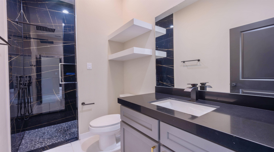 5008 Luna Grande Lp., Laredo, Texas 78046, 3 Bedrooms Bedrooms, 5 Rooms Rooms,2 BathroomsBathrooms,Residential,For Sale,5008 Luna Grande Lp.,20264220