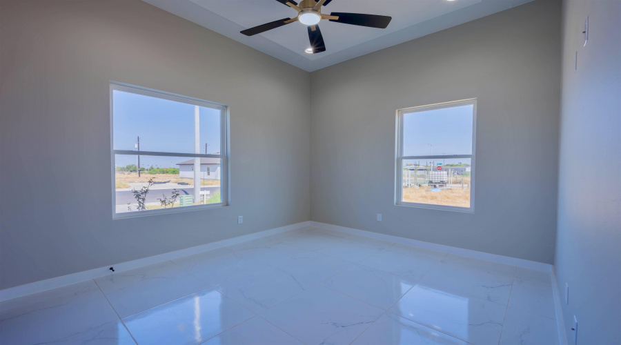 5008 Luna Grande Lp., Laredo, Texas 78046, 3 Bedrooms Bedrooms, 5 Rooms Rooms,2 BathroomsBathrooms,Residential,For Sale,5008 Luna Grande Lp.,20264220