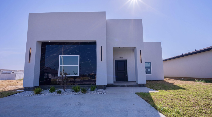 5008 Luna Grande Lp., Laredo, Texas 78046, 3 Bedrooms Bedrooms, 5 Rooms Rooms,2 BathroomsBathrooms,Residential,For Sale,5008 Luna Grande Lp.,20264220