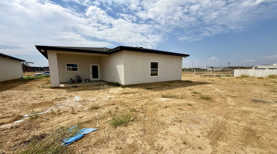 5008 Luna Grande Lp., Laredo, Texas 78046, 3 Bedrooms Bedrooms, 5 Rooms Rooms,2 BathroomsBathrooms,Residential,For Sale,5008 Luna Grande Lp.,20264220