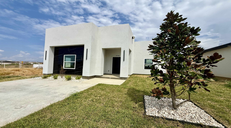 5008 Luna Grande Lp., Laredo, Texas 78046, 3 Bedrooms Bedrooms, 5 Rooms Rooms,2 BathroomsBathrooms,Residential,For Sale,5008 Luna Grande Lp.,20264220