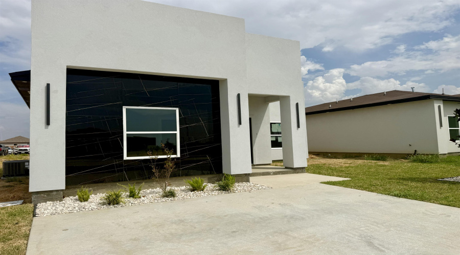 5008 Luna Grande Lp., Laredo, Texas 78046, 3 Bedrooms Bedrooms, 5 Rooms Rooms,2 BathroomsBathrooms,Residential,For Sale,5008 Luna Grande Lp.,20264220