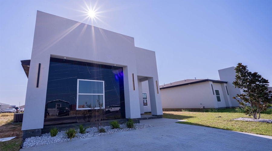 5008 Luna Grande Lp., Laredo, Texas 78046, 3 Bedrooms Bedrooms, 5 Rooms Rooms,2 BathroomsBathrooms,Residential,For Sale,5008 Luna Grande Lp.,20264220