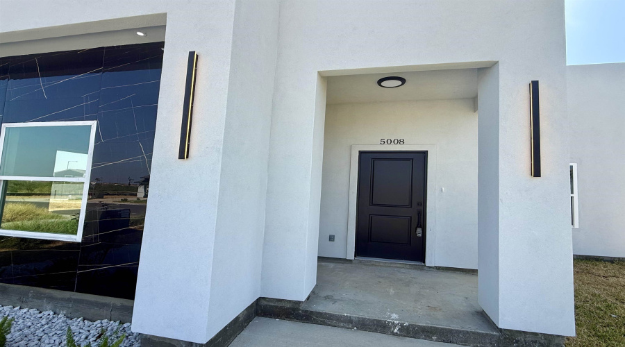 5008 Luna Grande Lp., Laredo, Texas 78046, 3 Bedrooms Bedrooms, 5 Rooms Rooms,2 BathroomsBathrooms,Residential,For Sale,5008 Luna Grande Lp.,20264220