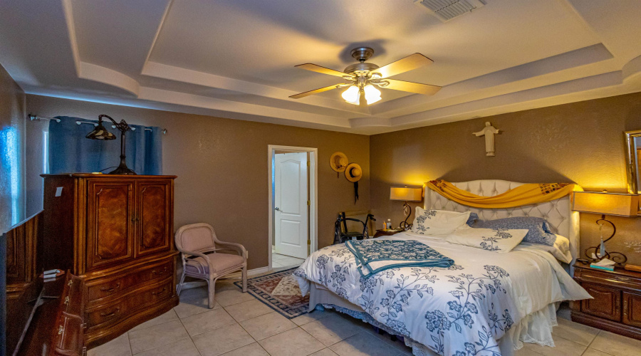 9811 Sterling St., Laredo, Texas 78045, 2 Bedrooms Bedrooms, 4 Rooms Rooms,2 BathroomsBathrooms,Residential,For Sale,9811 Sterling St.,20264222