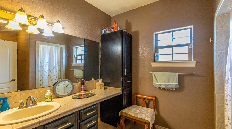 9811 Sterling St., Laredo, Texas 78045, 2 Bedrooms Bedrooms, 4 Rooms Rooms,2 BathroomsBathrooms,Residential,For Sale,9811 Sterling St.,20264222