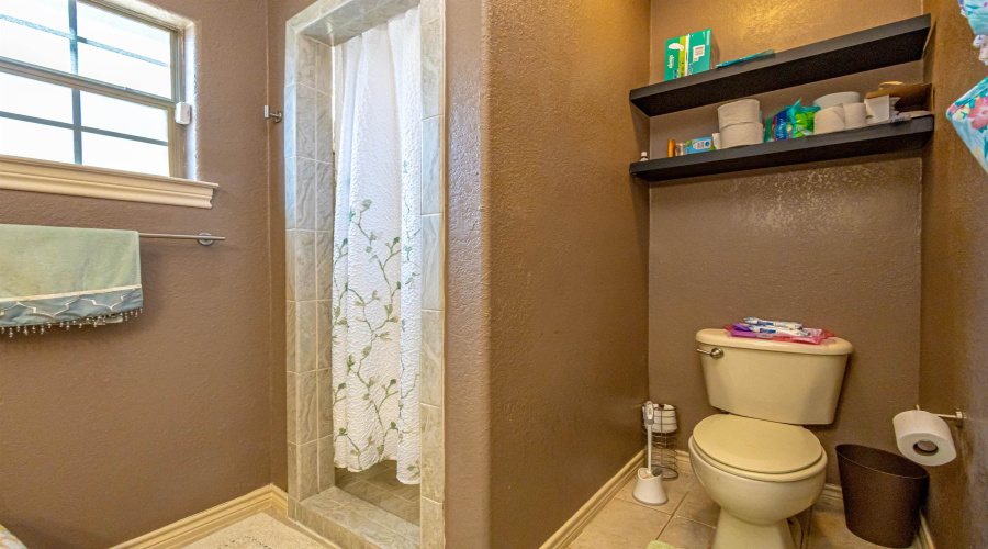 9811 Sterling St., Laredo, Texas 78045, 2 Bedrooms Bedrooms, 4 Rooms Rooms,2 BathroomsBathrooms,Residential,For Sale,9811 Sterling St.,20264222
