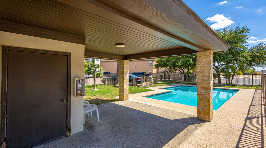 9811 Sterling St., Laredo, Texas 78045, 2 Bedrooms Bedrooms, 4 Rooms Rooms,2 BathroomsBathrooms,Residential,For Sale,9811 Sterling St.,20264222