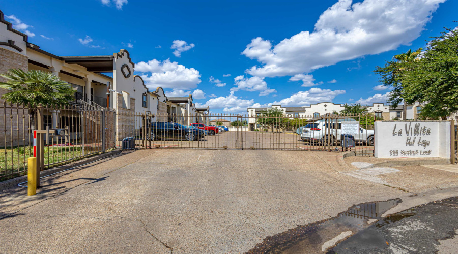 9811 Sterling St., Laredo, Texas 78045, 2 Bedrooms Bedrooms, 4 Rooms Rooms,2 BathroomsBathrooms,Residential,For Sale,9811 Sterling St.,20264222