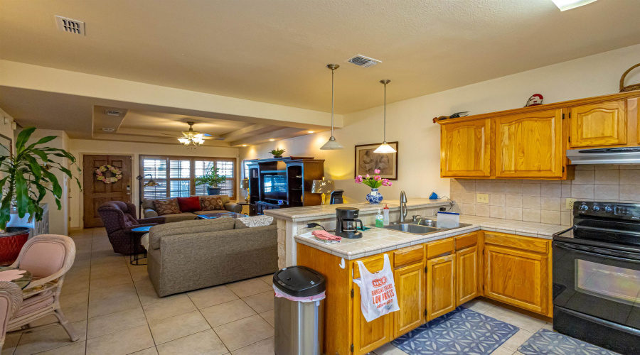 9811 Sterling St., Laredo, Texas 78045, 2 Bedrooms Bedrooms, 4 Rooms Rooms,2 BathroomsBathrooms,Residential,For Sale,9811 Sterling St.,20264222