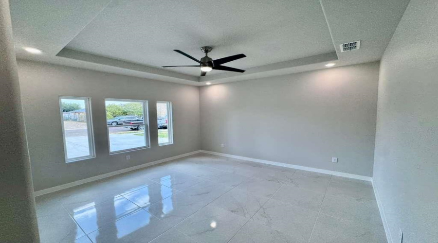 3416 S Texas Ave, Laredo, Texas 78046, 3 Bedrooms Bedrooms, 5 Rooms Rooms,2 BathroomsBathrooms,Residential,For Sale,3416 S Texas Ave,20264225