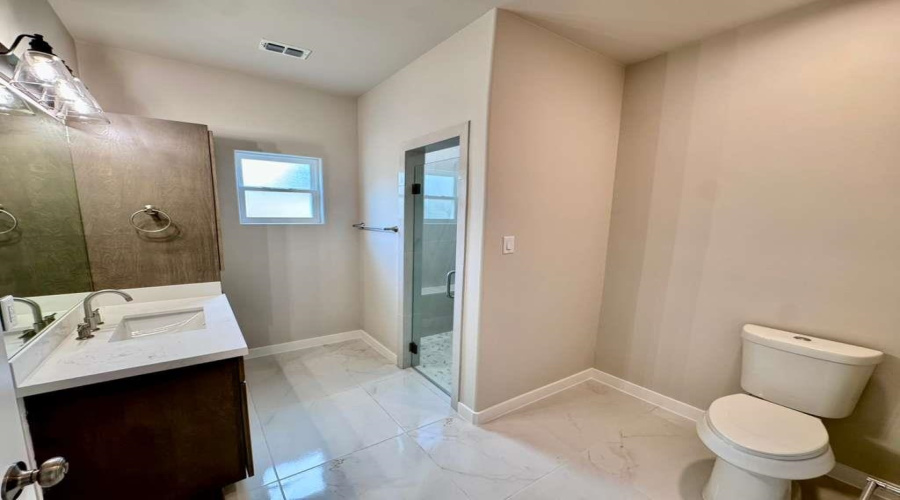 3416 S Texas Ave, Laredo, Texas 78046, 3 Bedrooms Bedrooms, 5 Rooms Rooms,2 BathroomsBathrooms,Residential,For Sale,3416 S Texas Ave,20264225
