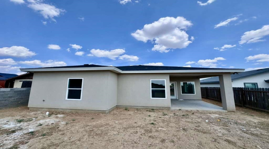 3416 S Texas Ave, Laredo, Texas 78046, 3 Bedrooms Bedrooms, 5 Rooms Rooms,2 BathroomsBathrooms,Residential,For Sale,3416 S Texas Ave,20264225