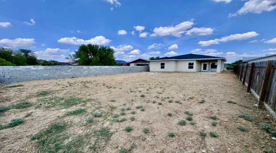 3416 S Texas Ave, Laredo, Texas 78046, 3 Bedrooms Bedrooms, 5 Rooms Rooms,2 BathroomsBathrooms,Residential,For Sale,3416 S Texas Ave,20264225