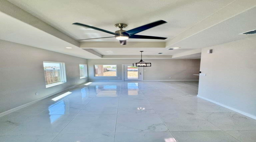 3416 S Texas Ave, Laredo, Texas 78046, 3 Bedrooms Bedrooms, 5 Rooms Rooms,2 BathroomsBathrooms,Residential,For Sale,3416 S Texas Ave,20264225