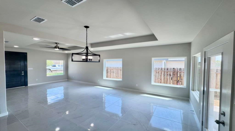 3416 S Texas Ave, Laredo, Texas 78046, 3 Bedrooms Bedrooms, 5 Rooms Rooms,2 BathroomsBathrooms,Residential,For Sale,3416 S Texas Ave,20264225