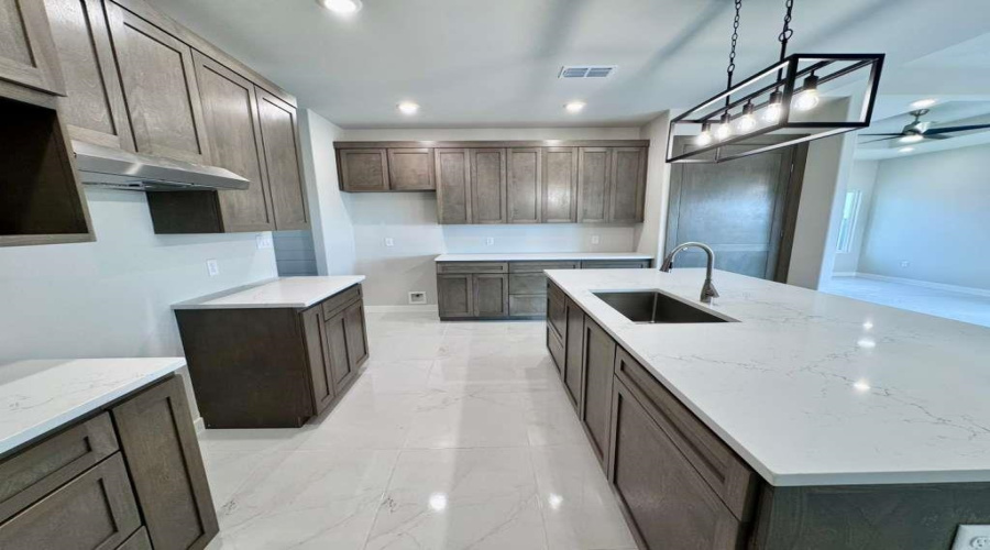 3416 S Texas Ave, Laredo, Texas 78046, 3 Bedrooms Bedrooms, 5 Rooms Rooms,2 BathroomsBathrooms,Residential,For Sale,3416 S Texas Ave,20264225