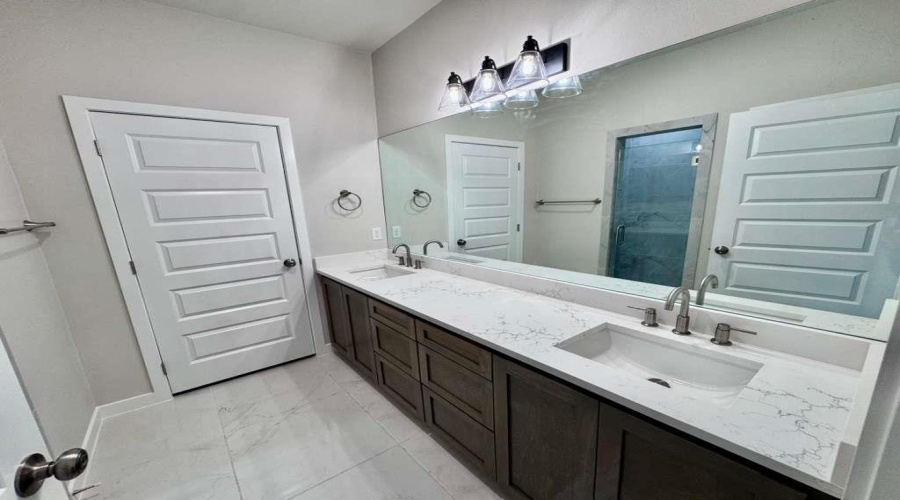 3416 S Texas Ave, Laredo, Texas 78046, 3 Bedrooms Bedrooms, 5 Rooms Rooms,2 BathroomsBathrooms,Residential,For Sale,3416 S Texas Ave,20264225