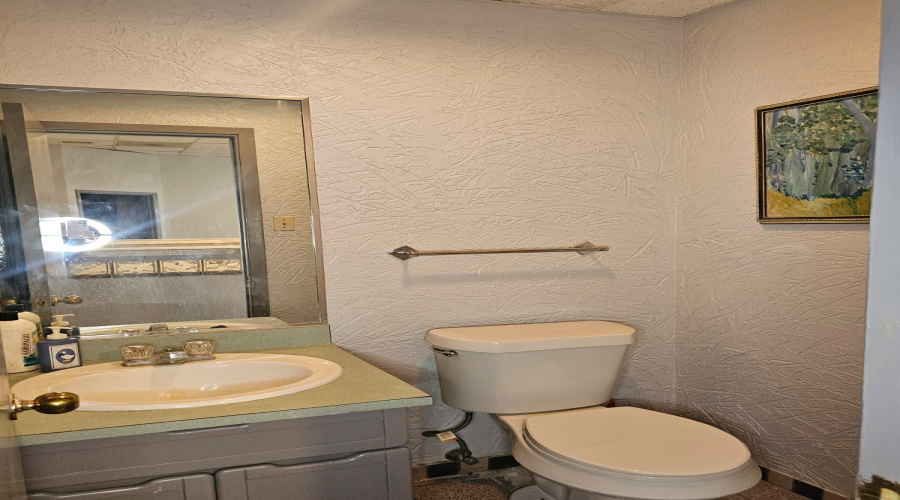 220 W Hillside Rd, Laredo, Texas 78041, 1 Room Rooms,4 BathroomsBathrooms,Commercial retail/office,For Rent,220 W Hillside Rd,20264229