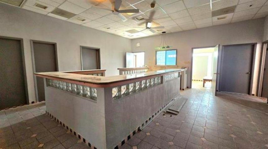 220 W Hillside Rd, Laredo, Texas 78041, 1 Room Rooms,4 BathroomsBathrooms,Commercial retail/office,For Rent,220 W Hillside Rd,20264229