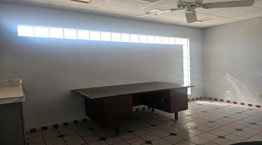 220 W Hillside Rd, Laredo, Texas 78041, 1 Room Rooms,4 BathroomsBathrooms,Commercial retail/office,For Rent,220 W Hillside Rd,20264229