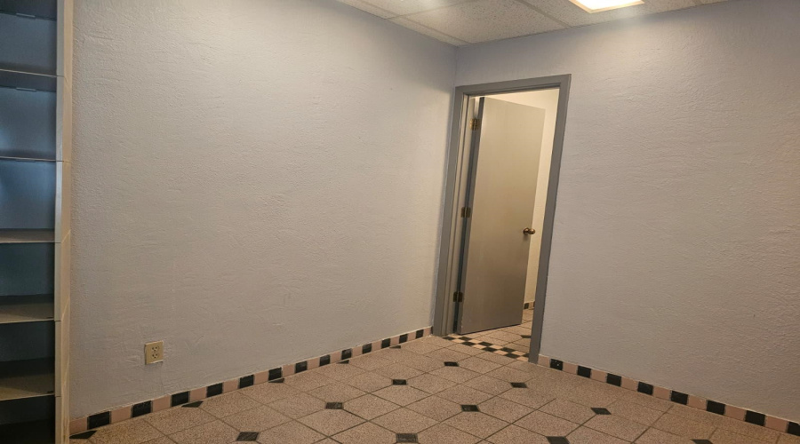 220 W Hillside Rd, Laredo, Texas 78041, 1 Room Rooms,4 BathroomsBathrooms,Commercial retail/office,For Rent,220 W Hillside Rd,20264229