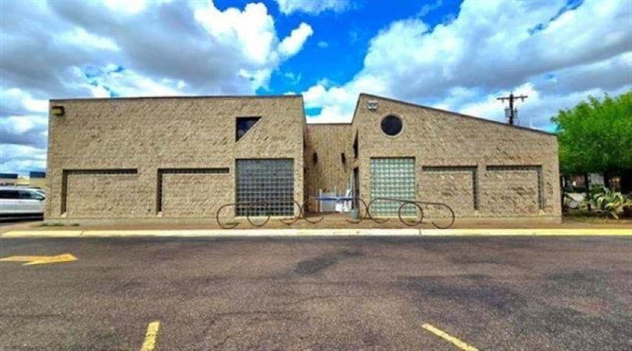 220 W Hillside Rd, Laredo, Texas 78041, 1 Room Rooms,2 BathroomsBathrooms,Commercial retail/office,For Sale,220 W Hillside Rd,20264231