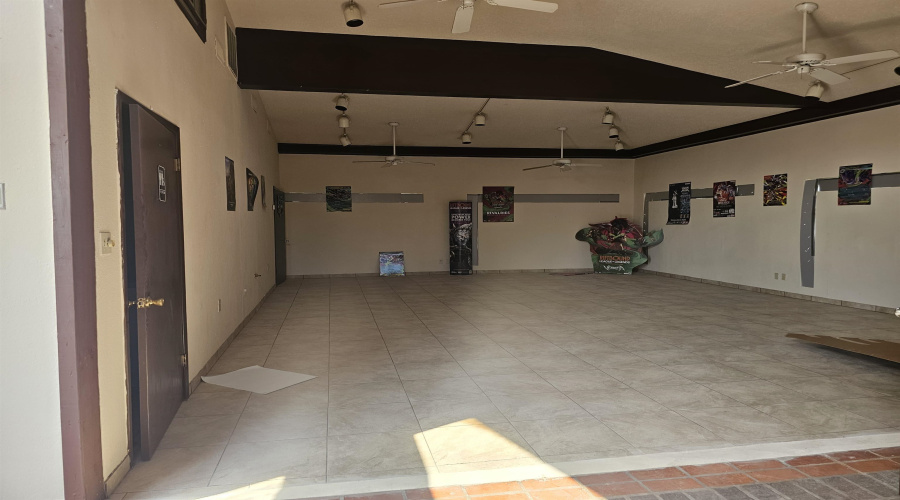 220 W Hillside Rd, Laredo, Texas 78041, 1 Room Rooms,2 BathroomsBathrooms,Commercial retail/office,For Sale,220 W Hillside Rd,20264231