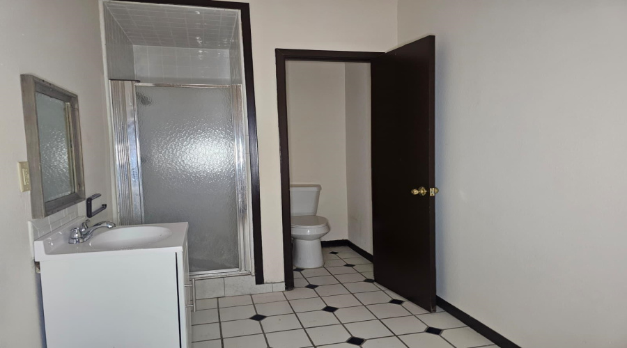 220 W Hillside Rd, Laredo, Texas 78041, 1 Room Rooms,2 BathroomsBathrooms,Commercial retail/office,For Sale,220 W Hillside Rd,20264231
