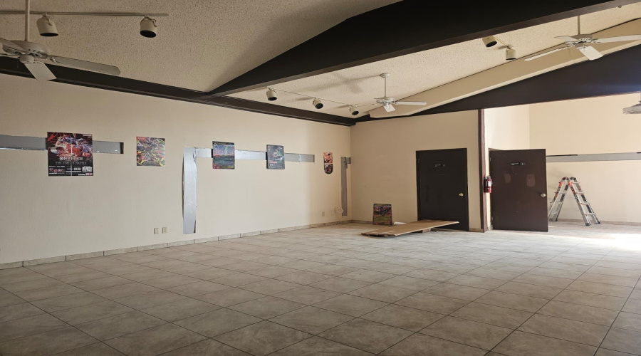 220 W Hillside Rd, Laredo, Texas 78041, 1 Room Rooms,2 BathroomsBathrooms,Commercial retail/office,For Sale,220 W Hillside Rd,20264231