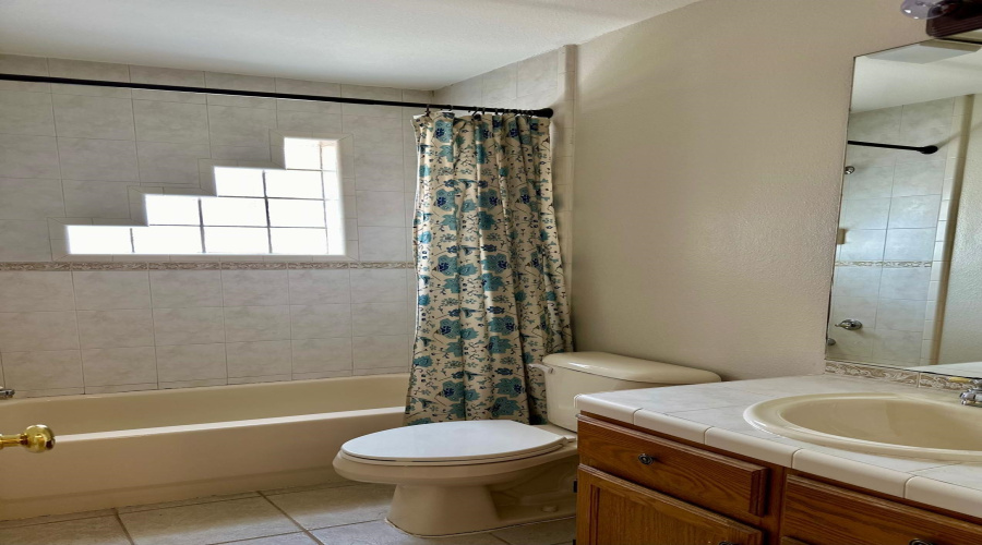 2404 Leonard Ct, Laredo, Texas 78045, 3 Bedrooms Bedrooms, 7 Rooms Rooms,3 BathroomsBathrooms,Residential,For Sale,2404 Leonard Ct,20264228