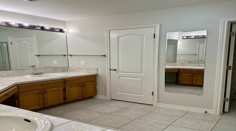 2404 Leonard Ct, Laredo, Texas 78045, 3 Bedrooms Bedrooms, 7 Rooms Rooms,3 BathroomsBathrooms,Residential,For Sale,2404 Leonard Ct,20264228
