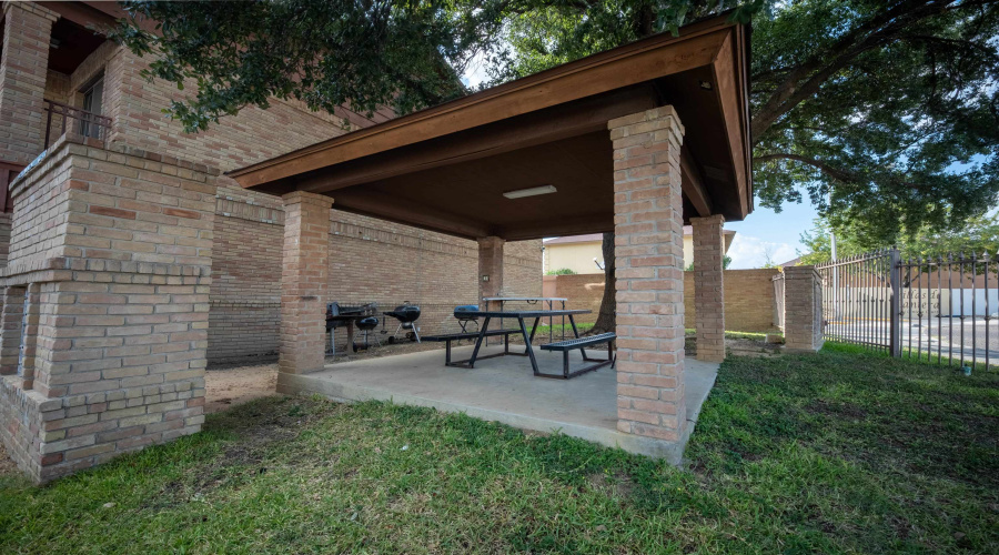 1752 Tiara Trl, Laredo, Texas 78045, 2 Bedrooms Bedrooms, 4 Rooms Rooms,2 BathroomsBathrooms,Residential,For Sale,1752 Tiara Trl,20264230