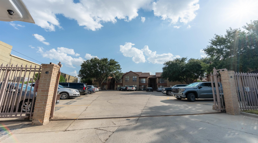 1752 Tiara Trl, Laredo, Texas 78045, 2 Bedrooms Bedrooms, 4 Rooms Rooms,2 BathroomsBathrooms,Residential,For Sale,1752 Tiara Trl,20264230