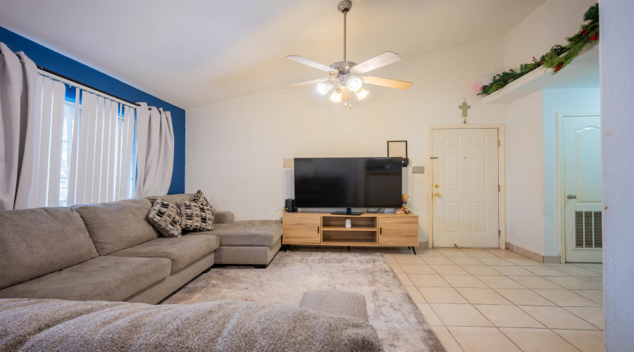 1752 Tiara Trl, Laredo, Texas 78045, 2 Bedrooms Bedrooms, 4 Rooms Rooms,2 BathroomsBathrooms,Residential,For Sale,1752 Tiara Trl,20264230