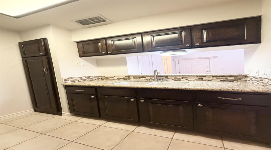 203 Martingale Ln, Laredo, Texas 78041, 1 Bedroom Bedrooms, 4 Rooms Rooms,2 BathroomsBathrooms,Residential,For Rent,203 Martingale Ln,20264232