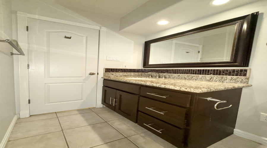 203 Martingale Ln, Laredo, Texas 78041, 1 Bedroom Bedrooms, 4 Rooms Rooms,2 BathroomsBathrooms,Residential,For Rent,203 Martingale Ln,20264232