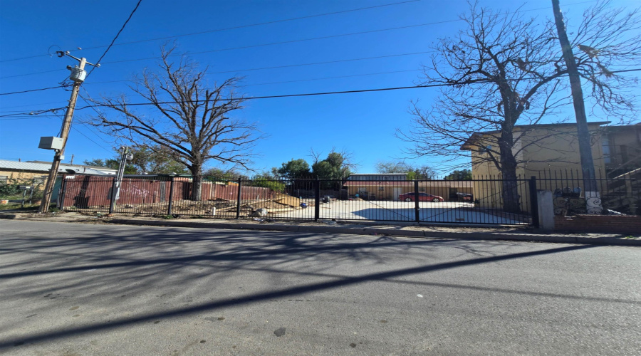 319 Hidalgo St, Laredo, Texas 78043-5141, ,Multi-family,For Sale,319 Hidalgo St,20264236